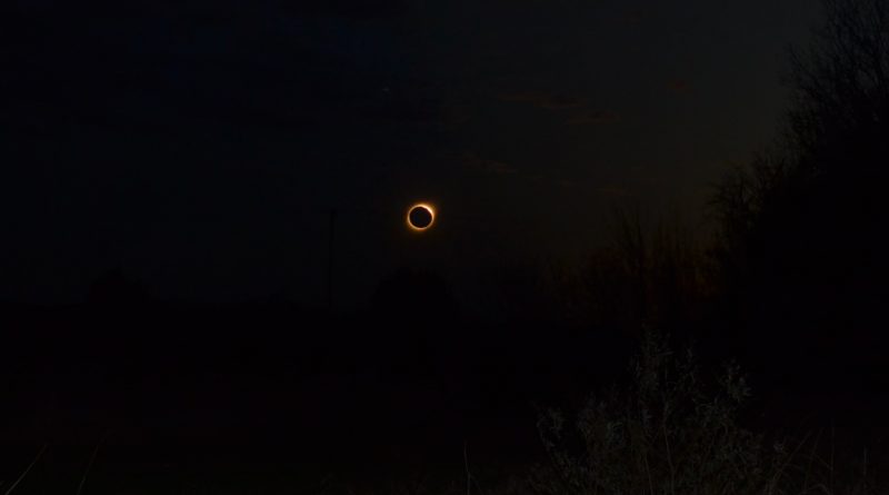 Imagen del eclipse total de sol en Rawson