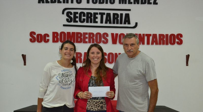 Mariel Rubiolo recibe su premio mensual de 4 mil pesos